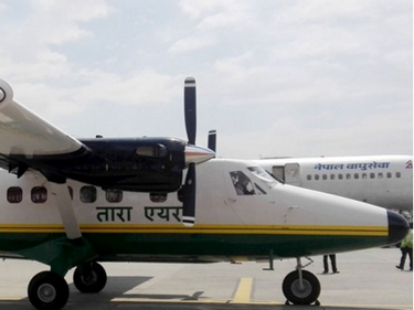 Пътнически самолет с 23-ма души на борда се разби в Непал