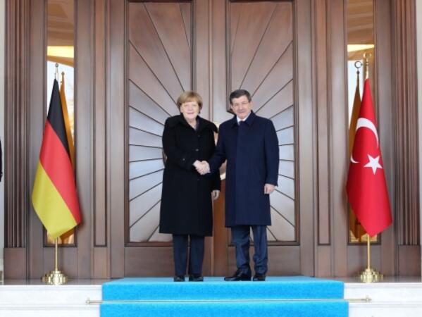 Сделката на Меркел и Давутоглу е пред провал? Кипър заплаши да спре миграционното споразумение с Турция