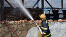 Голям пожар в птицекланица в Първомай, пет екипа се борят с пламъците