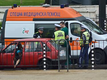 Пешеходка и пътничка в градския транспорт пострадаха при катастрофа в София
