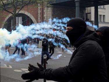 Бунтове в цяла Франция! Половин милион души въстанаха срещу властта