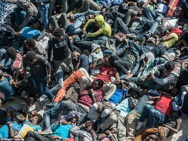ЕС ще иска помощ от Г-7 за кризата с мигрантите