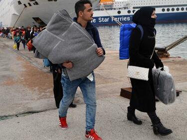 Мигрантите не просто минават през Балканите! Те идват, за да останат, призна ЕК