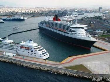 Пристанищата в Солун и Пирея - затворени и утре