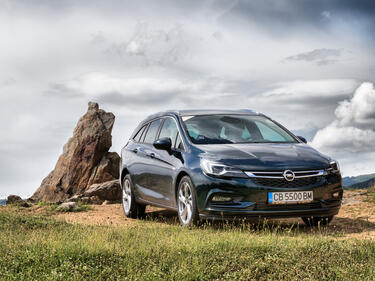 Новата Astra Sports Tourer хвърли ръкавицата на луксозния клас