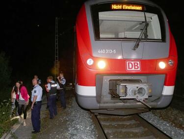 Касапница с 15 ранени във влак в Германия