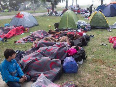 Бежанци обявиха гладна стачка, искат унгарците да ги пуснат да влязат