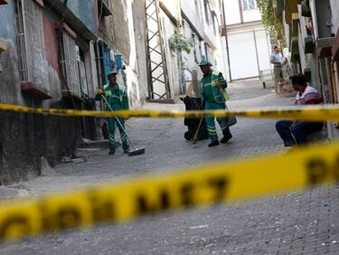Очевидец: Бомбата в Газиантеп гръмна насред танцуващите