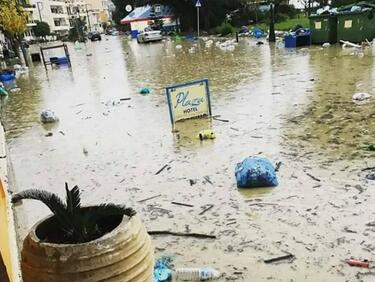 Гърция под вода! Дъждовете взеха жертва (СНИМКИ)