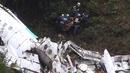 Какво откриха спасителните екипи в катастрофиралия самолет