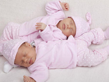 Американски хирурзи разделиха успешно сиамски близначки