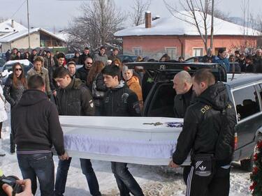 Лясковец изпрати жертвите на автобусната катастрофа край Микре