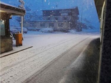 Бургас още е под снежна блокада