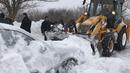 Цяла Североизточна България остава блокирана от снега