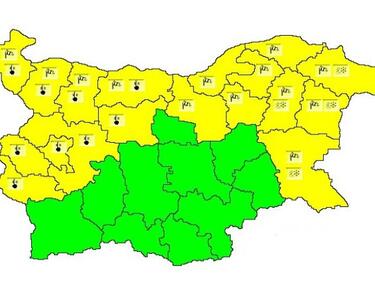 Опасно време плаши 18 области в страната