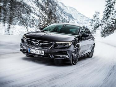 Новият Opel Insignia ще посреща пътниците си с топло купе