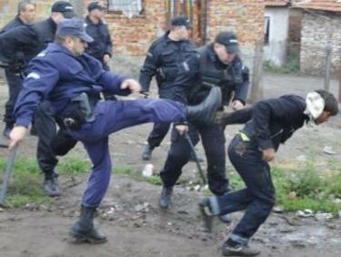 Доклад: Българската полиция бие безнаказано