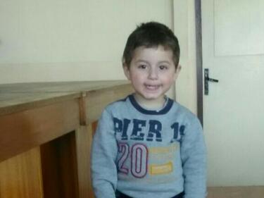МВР издирва близките на изгубено момченце в София