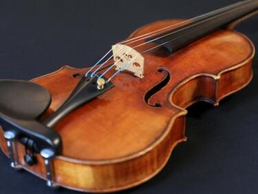 Открадната цигулка „Страдивариус“ се завърна на сцената