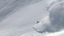 Лавина затрупа скиор над Банско