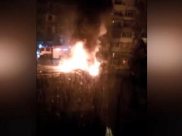 Пет коли изгоряха тази нощ в Бургас