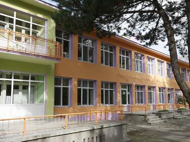 Община Антоново санира училище и детска градина
