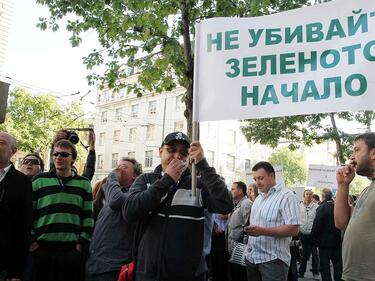 Производителите на зелен ток искат оставката на Семерджиев