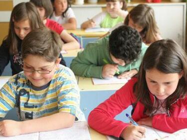 Тестват знанията в 4-ти клас: Утре по български, в петък по математика