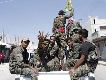 Вашингтон започва да въоръжава кюрдите в Сирия
