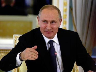 Как разпуска Путин докато чака китайския президент (ВИДЕО)