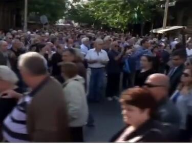 Огромен протест на пенсионери в Атина