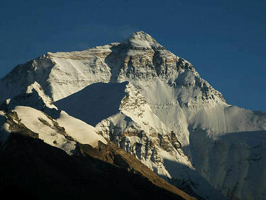 Еверест взе още три жертви, четвърти е в неизвестност
