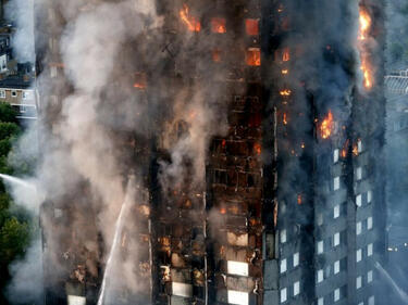 Лондон: Няма повече оцелели в пожара, жертвите са 17, но ще растат (ВИДЕО)