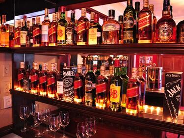 Евростат разкри защо България е алкохолната топ дестинация на Европа