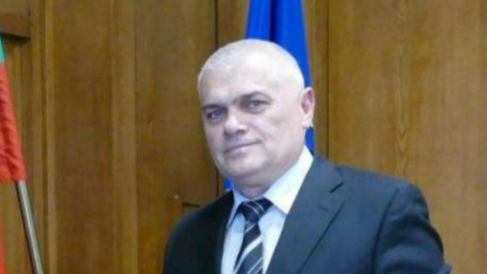 Министърът на вътрешните работи Валентин Радев обърна палачинката. Докато до
