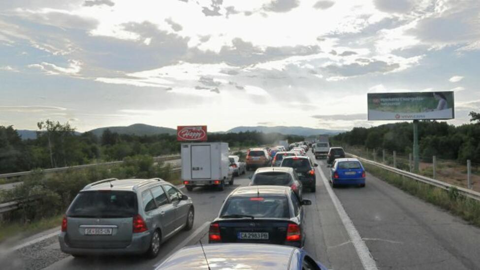 Увеличен е трафикът на автомобили от Гърция към България през