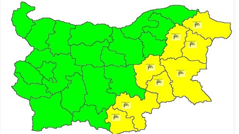 И в понеделник над страната облачността ще е предимно значителна.