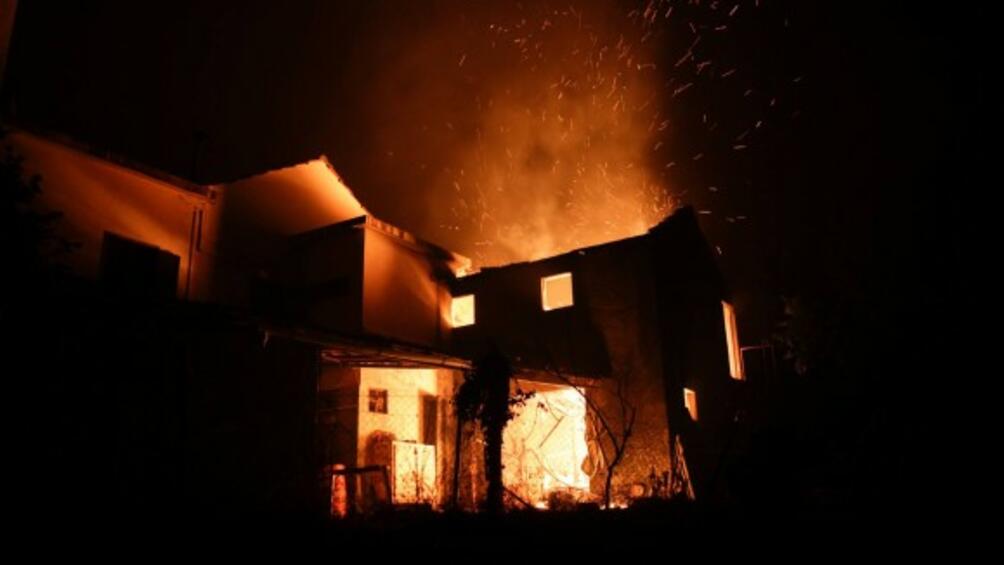 12 души оцеляха в един от най-смъртоносните горски пожари в
