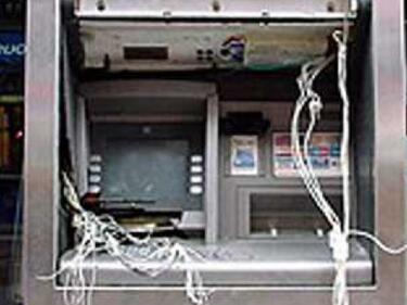 Бандитите от взривения банкомат в Бургас останаха без плячката