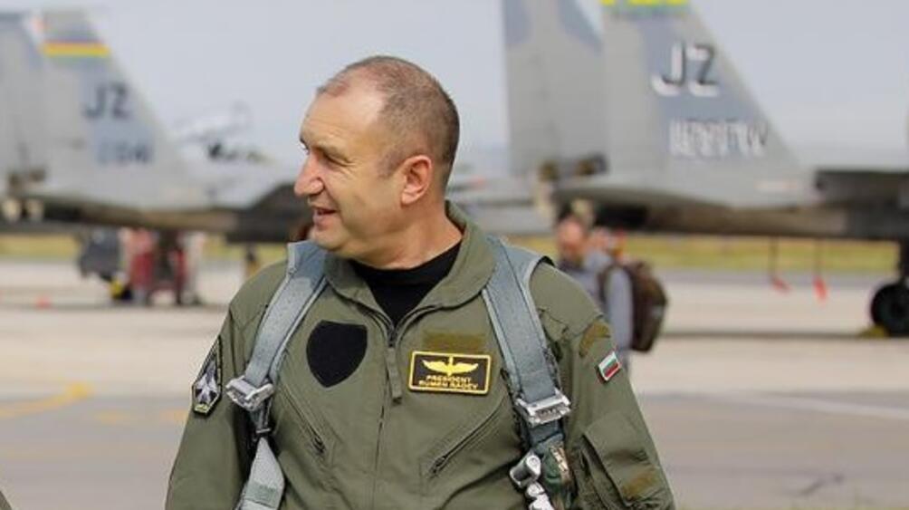 Президентът Румен Радев който беше и командир на Военновъздушните сили
