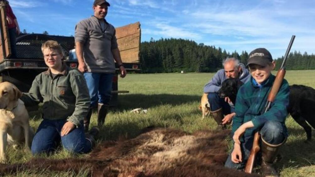 Единадесетгодишно момче от Аляска спаси семейството си от мечка като уби животното съобщават