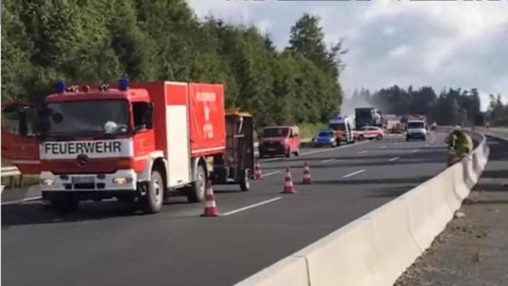 От туристическия автобус изгорял при днешната катастрофа в Германия вече