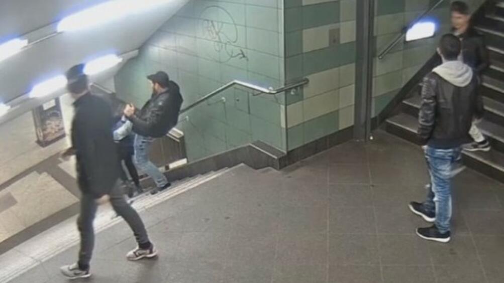 Българинът Светослав Стойков който изрита млада жена по стълбите в берлинското метро получи