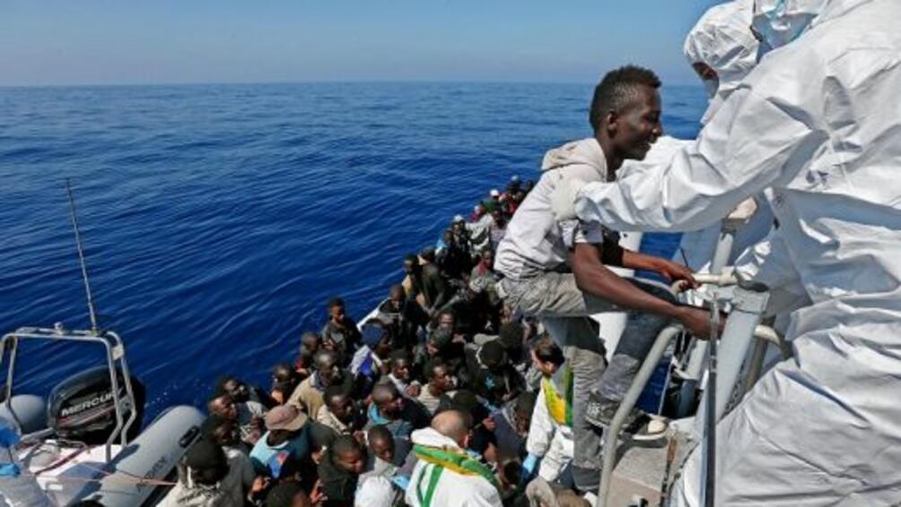 2360 мигранти и бежанци са загинали в Средиземно море от