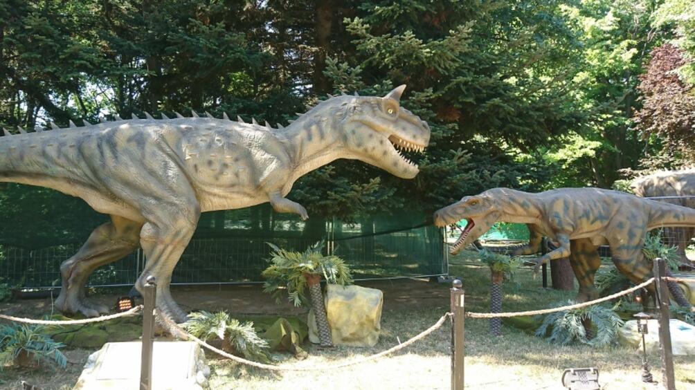 Уникалната изложба Живите динозаври бе официално открита на вчера в