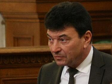 Депутатът със суджуците напуска парламента, Цветанов му благодари