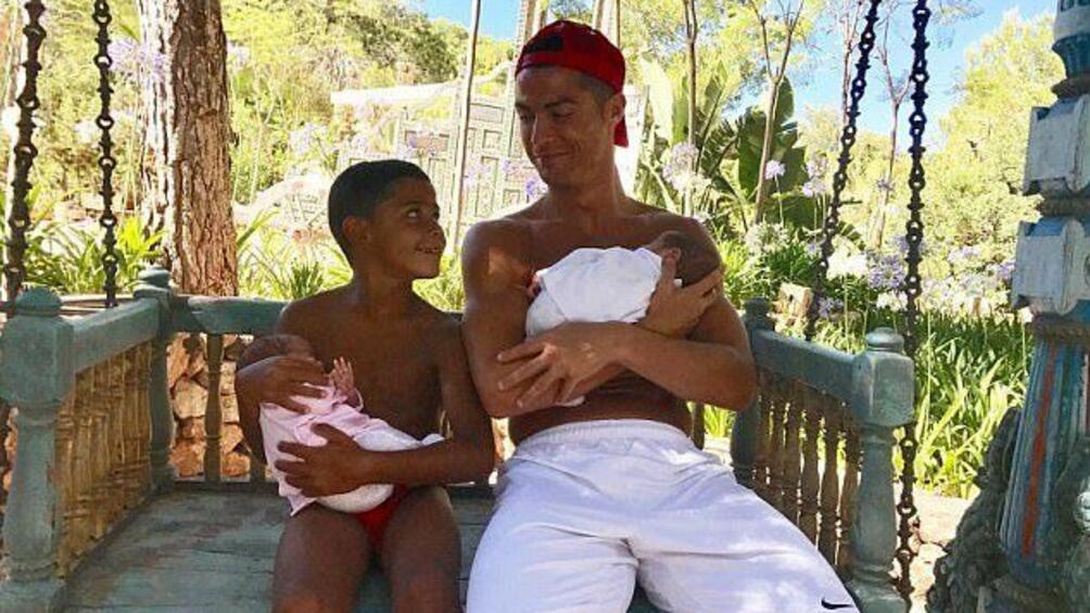 Мегазвездата на Реал Мадрид Кристиано Роналдо вече има три деца