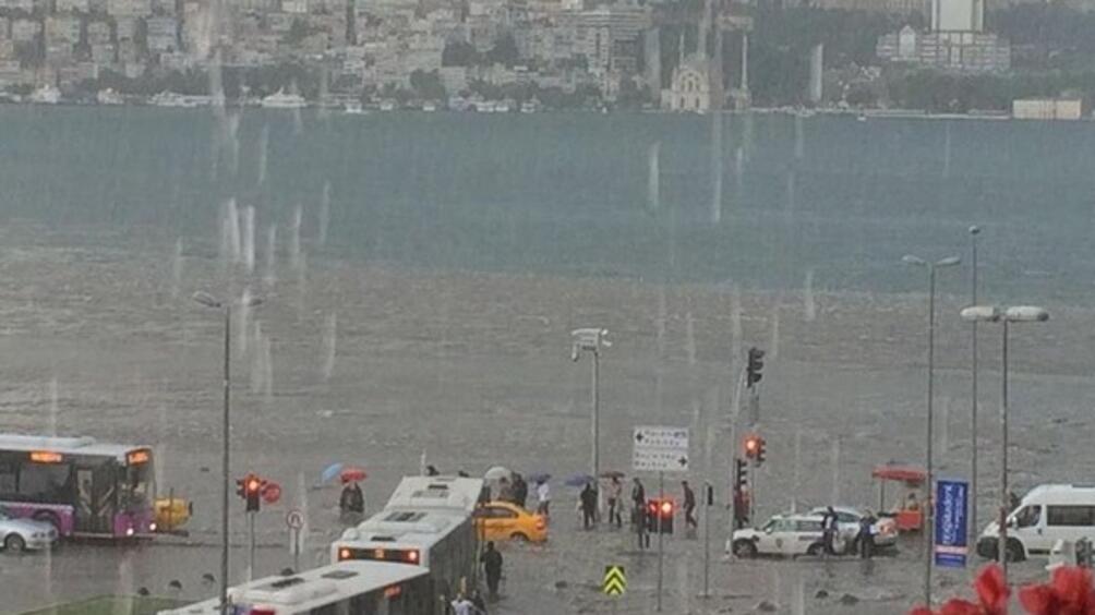 Природното бедствието което връхлетя Истанбул в четвъртък било причинено от