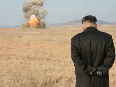 Светът е на косъм от ядрена война между Северна Корея и САЩ (СНИМКИ)