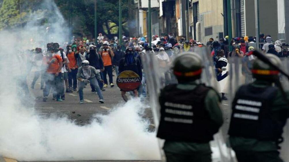 Безредици, протести и най-малко 15 убити белязаха изборите във Венецуела